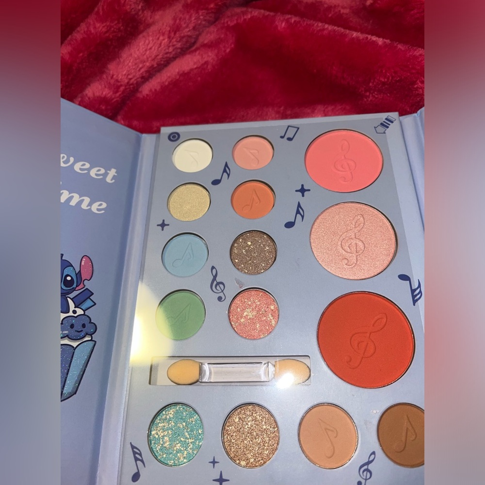 eyeshadow/blush palette - Picture 2 of 4